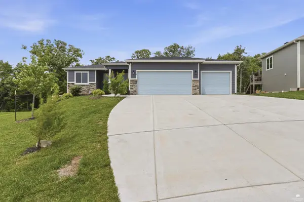 718 Fossilridge CIR, Manhattan, KS 66503