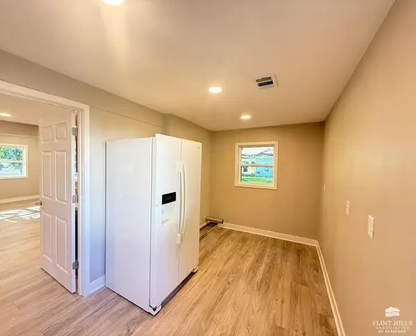 305 S Clay ST, Riley, KS 66531
