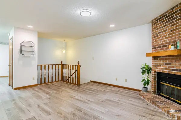 1614 Woodcrest, Manhattan, KS 66502