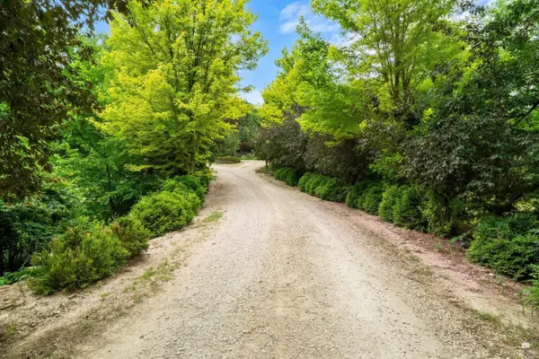 630 S Scenic DR, Manhattan, KS 66503