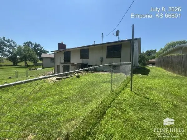 2514 Coronado CT, Emporia, KS 66801