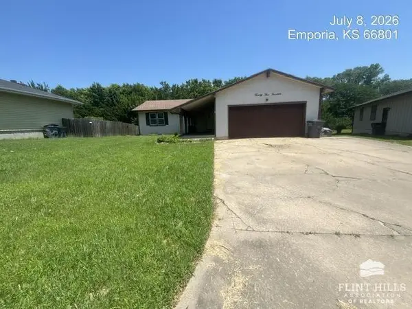 2514 Coronado CT, Emporia, KS 66801