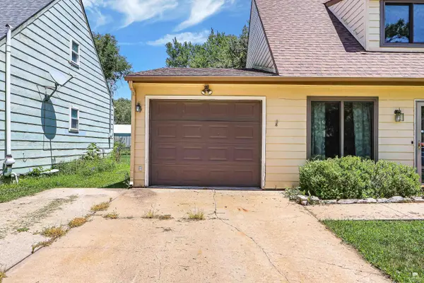 2120 Halls LNDG, Manhattan, KS 66502