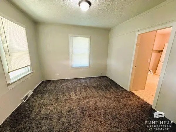 515 12th ST, Ogden, KS 66517