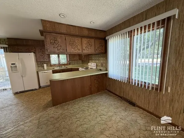 736 Franklin ST, Clay Center, KS 67432