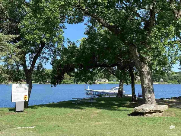 00000 Elbo Bluff DR, Manhattan, KS 66502