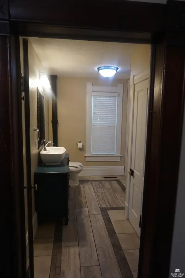 310 NE 5th ST, Abilene, KS 67410