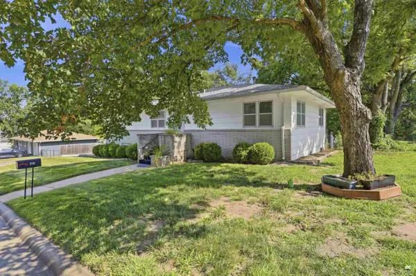 513 W 8th ST, Chapman, KS 67431