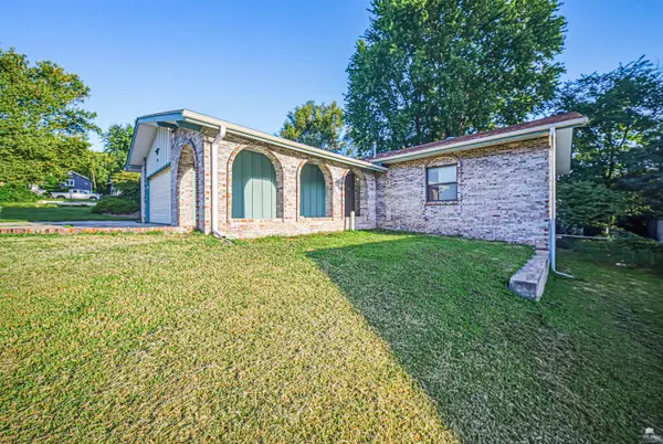 518 Beck DR, Junction City, KS 66441