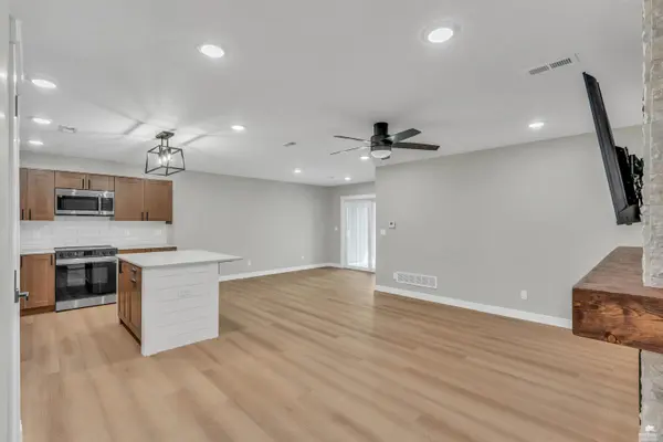508 Shady Oak DR, St. George, KS 66535
