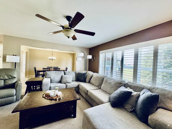 803 Hillcrest DR, Clay Center, KS 67432