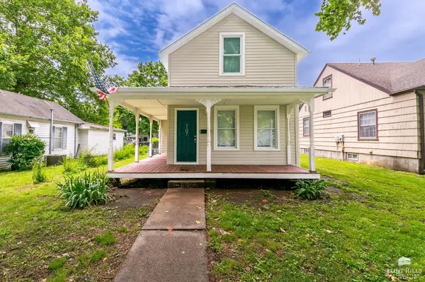 707 Pine ST, Wamego, KS 66547