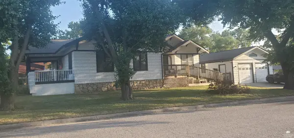 305 S Broadway, Herington, KS 67449
