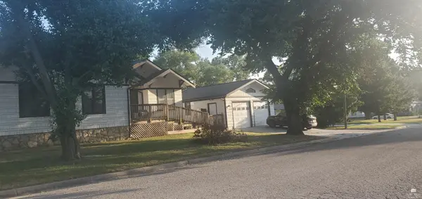 305 S Broadway, Herington, KS 67449