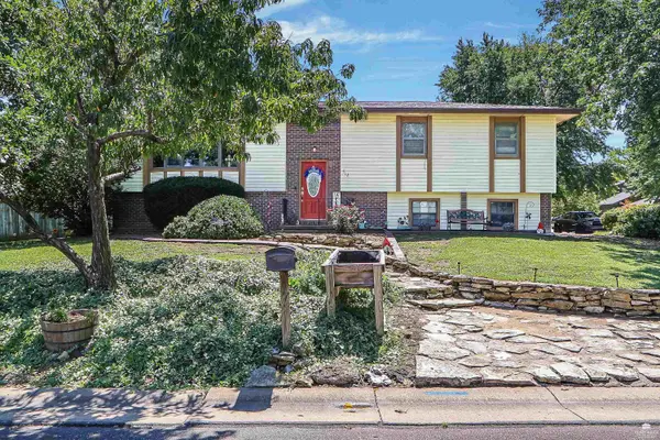 512 Charles RD, Abilene, KS 67410
