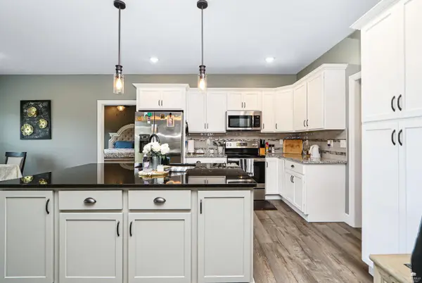 17319 Driftwood BND, Wamego, KS 66547