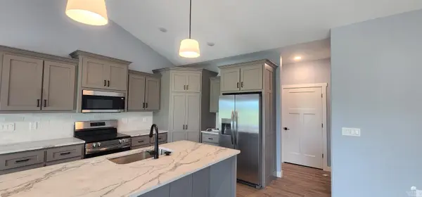 801 Waxwing DR, Manhattan, KS 66502
