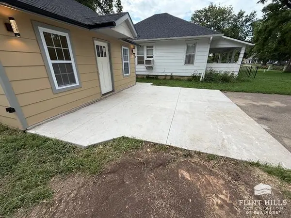 101 1/2 Anderson AVE, Chapman, KS 67431