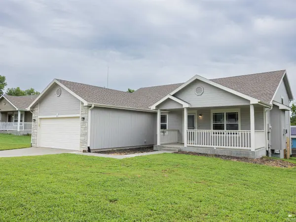 1417 Spring Hill DR, Junction City, KS 66441