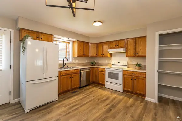 220 Brookmont DR, Manhattan, KS 66502