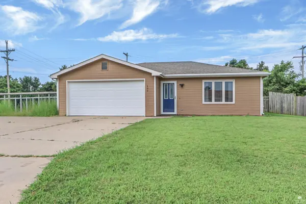 400 Palamino LN, Ogden, KS 66517