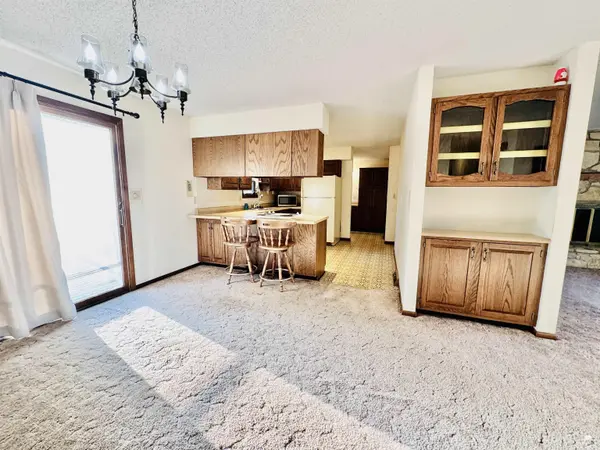 2021 9th ST, Clay Center, KS 67432