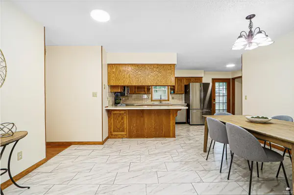 1112 Village DR, Manhattan, KS 66503