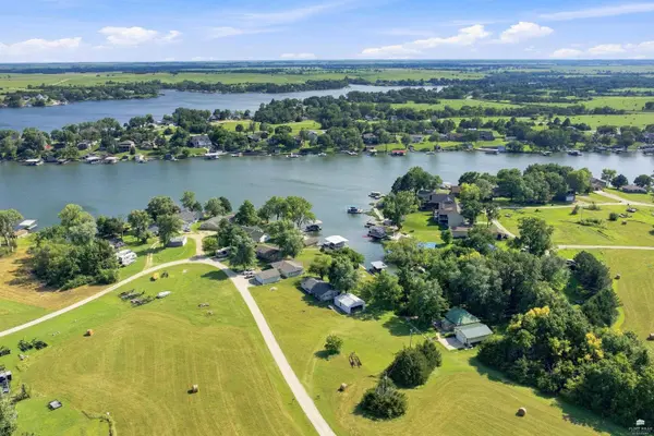104 Waterway Loop #B-27, Council Grove, KS 66846