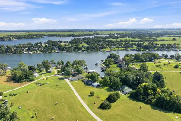 104 Waterway Loop #B-27, Council Grove, KS 66846