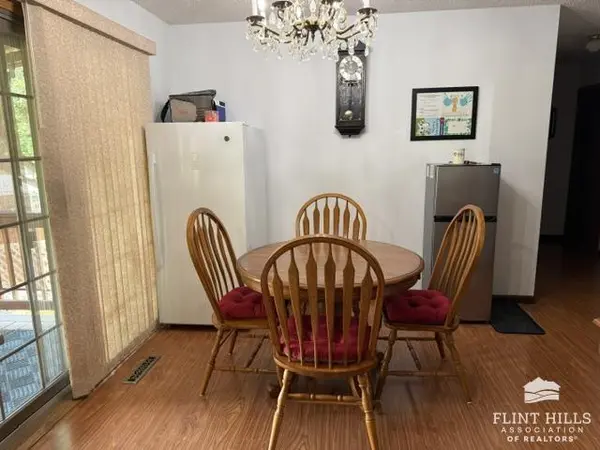 1114 Clarke ST, Clay Center, KS 67432