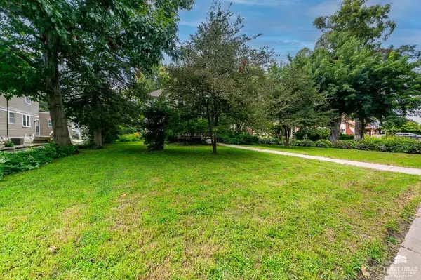 337 N 14 ST, Manhattan, KS 66502