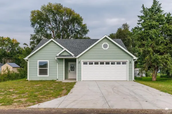130 Sunset LN, Maple Hill, KS 66507