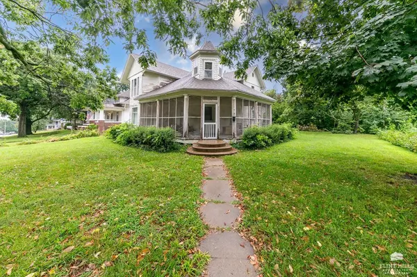 515 Vine ST, Wamego, KS 66547