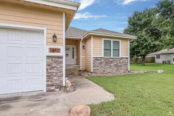 3857 Hunters CIR, Manhattan, KS 66502