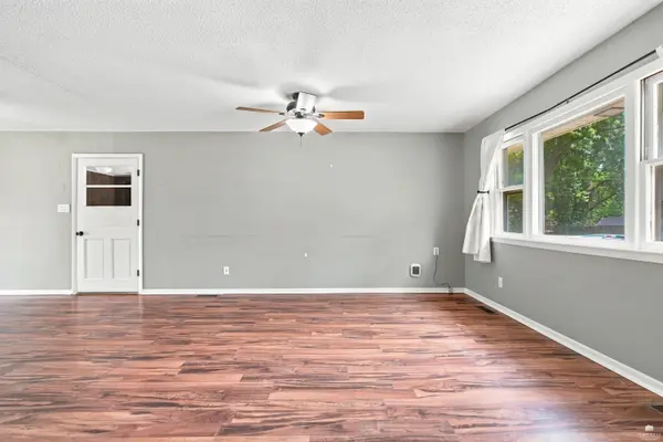 410 8th ST, Wamego, KS 66547