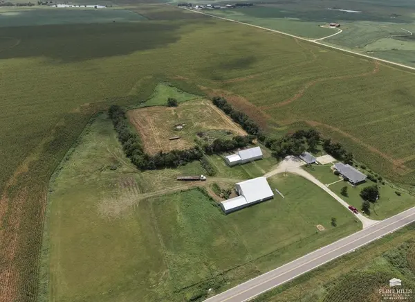 818 1400 AVE, Abilene, KS 67410