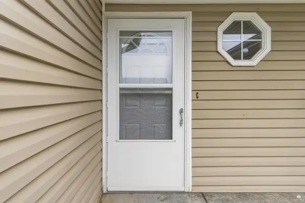 513 Stonedale DR, Manhattan, KS 66503