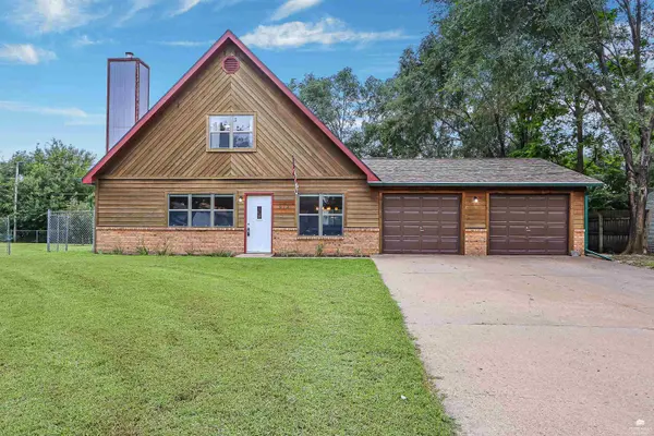 813 Greenfield Cir, Manhattan, KS 66502