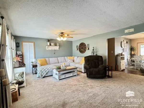 1811 7th ST, Clay Center, KS 67432