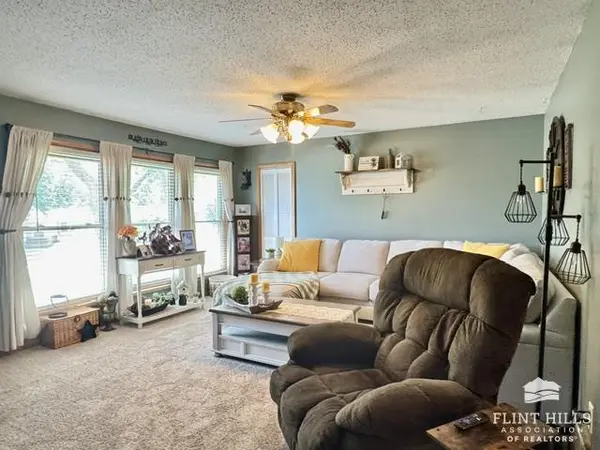 1811 7th ST, Clay Center, KS 67432