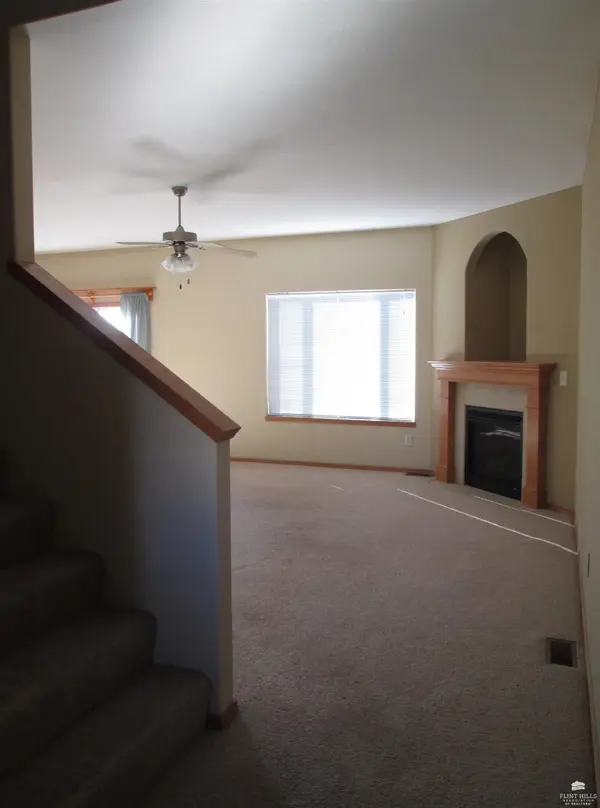 1809 Lydia LN, Junction City, KS 66441
