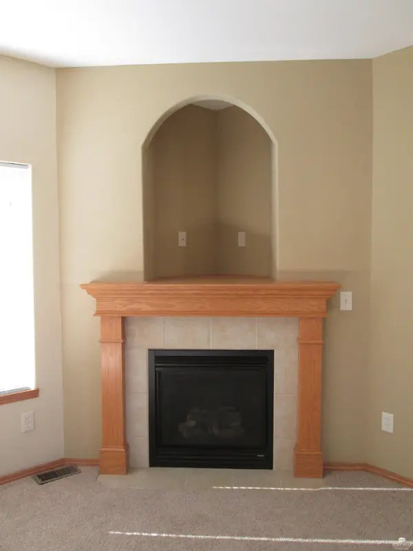 1809 Lydia LN, Junction City, KS 66441