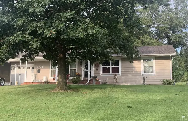 1711 3rd ST, Clay Center, KS 67432