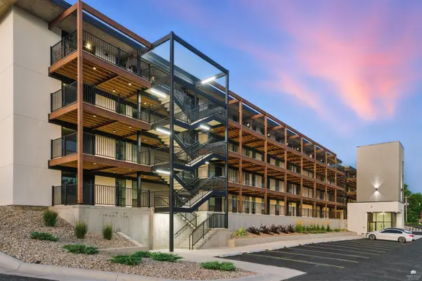 1700 N Manhattan AVE #103, Manhattan, KS 66502