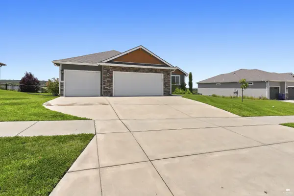 408 Ledgestone Ridge CT, Manhattan, KS 66503