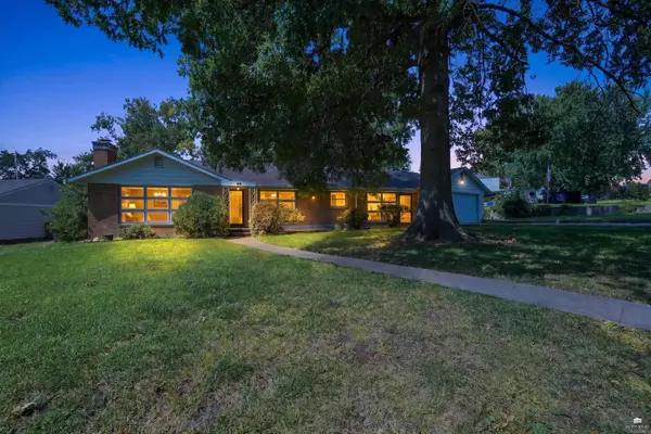 110 Sunrise Hill DR, Junction City, KS 66441