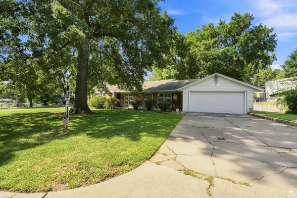 110 Sunrise Hill DR, Junction City, KS 66441