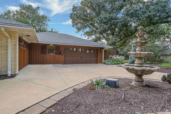 222 Pine DR, Manhattan, KS 66502