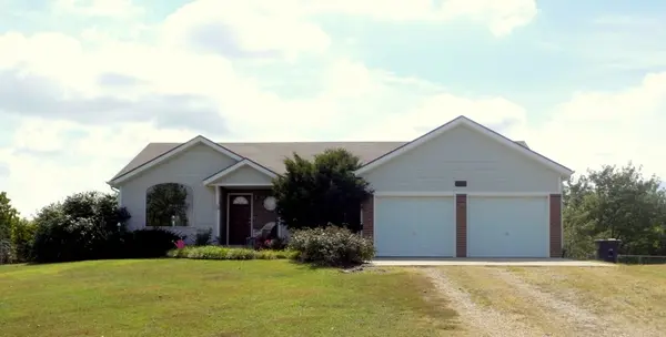 3305 Oak Shores RD, Manhattan, KS 66503