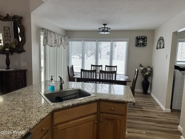 101 Pommel DR, Lords Valley, PA 18428